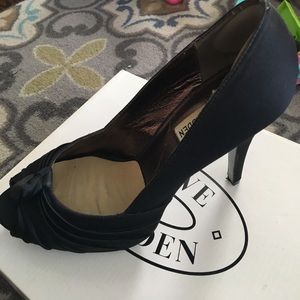 Steve Madden Size 9 Leilana Black Fabric Pumps
